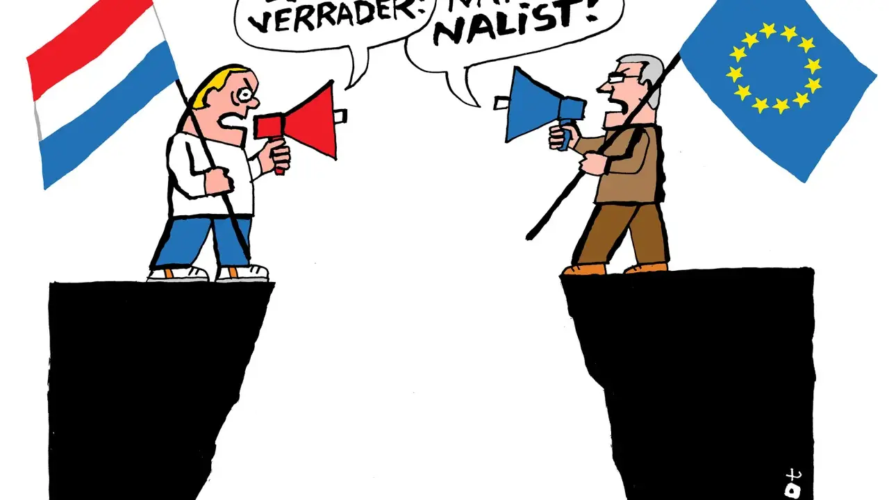 Twee mannen met megafoons, de één met Nederlandse vlag, de ander met EU-vlag, staan op kliffen. Ze schreeuwen naar elkaar: "Landverrader!" en "Nationalist!". Dit illustreert affectieve polarisatie.