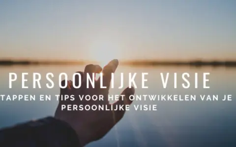 Hand reikt naar de zon, met tekst "Persoonlijke Visie: 5 stappen en tips voor het ontwikkelen van je persoonlijke visie".