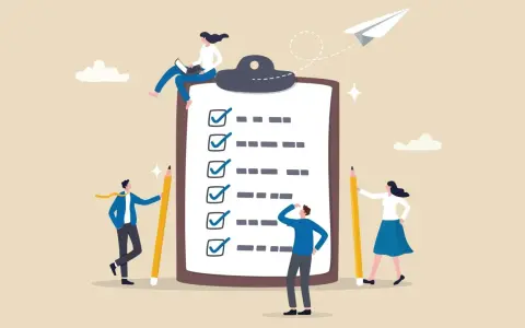 Mensen werken samen aan een checklist, wat de betekenis van sociaal beleid illustreert: gezamenlijke inspanningen voor een betere samenleving.