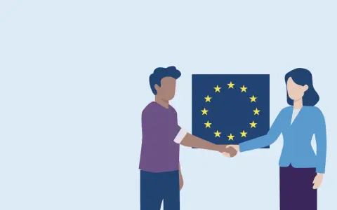 Een man en vrouw schudden handen voor de EU-vlag, symbool voor samenwerking in het vluchtelingenbeleid Nederland.