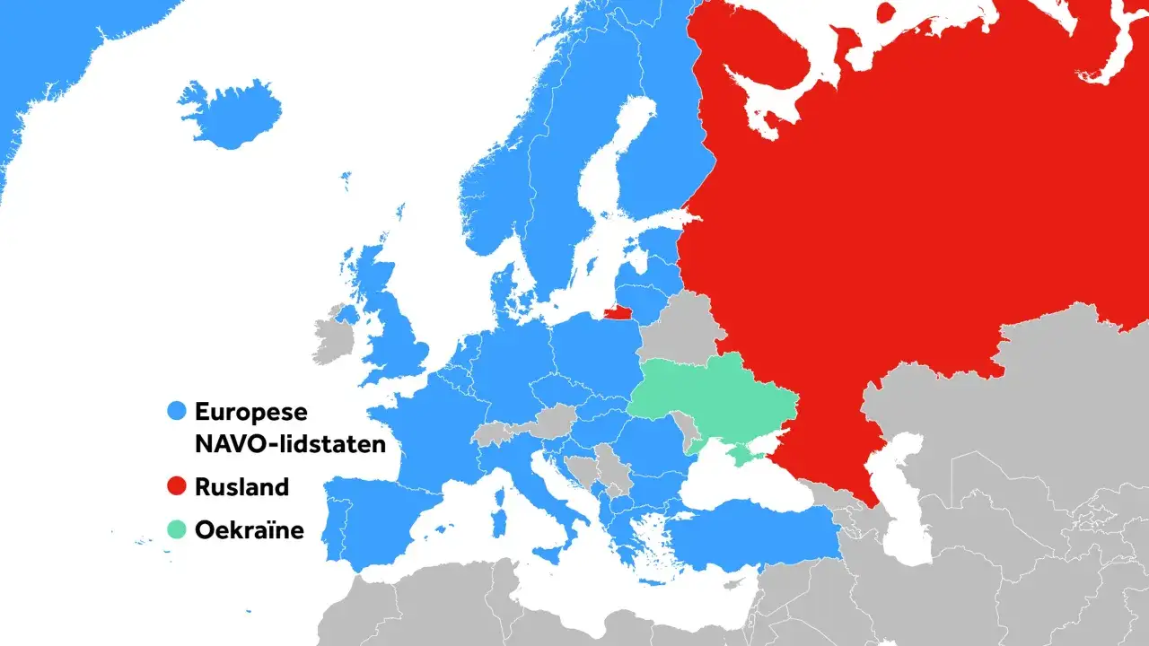 Kaart van Europa met NAVO-landen (blauw), Rusland (rood) en Oekraïne (groen). De verdeling suggereert een nieuwe koude oorlog.