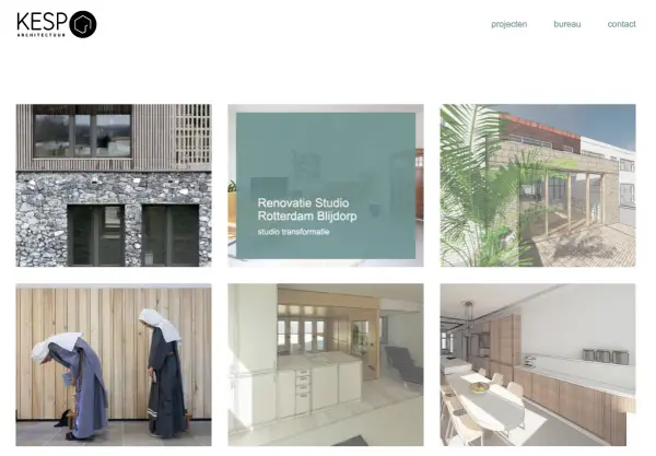 Architectuurprojecten: een portfolio toont een huis met stenen en hout, een studio renovatie, een moderne uitbouw, en interieurontwerpen.